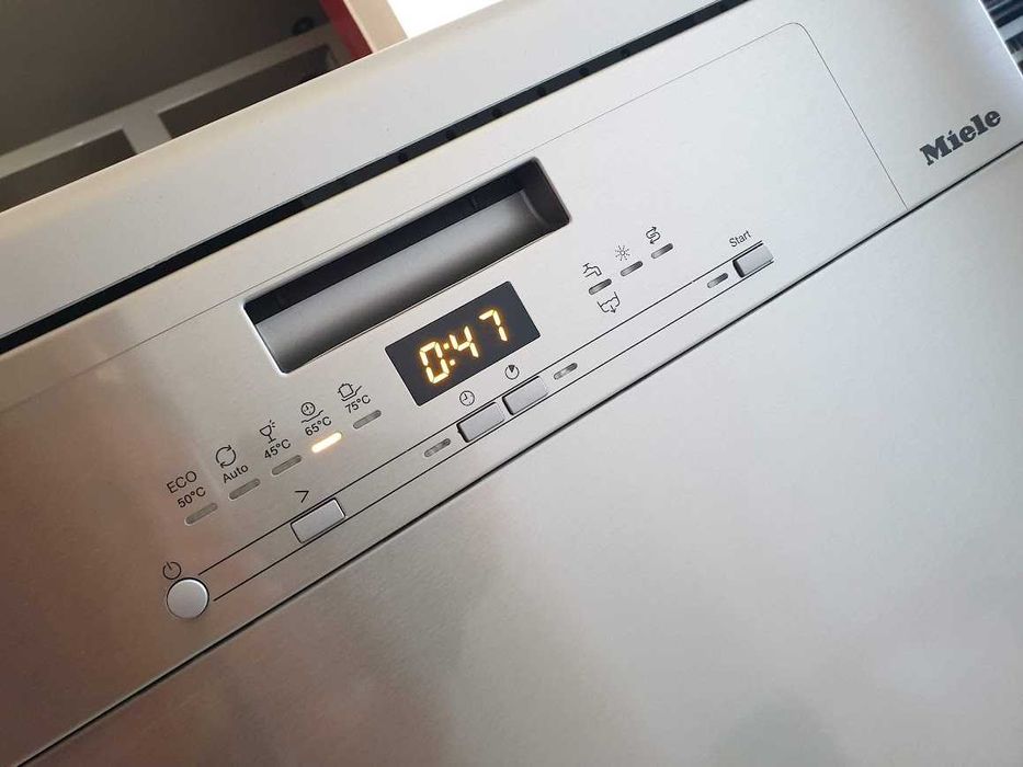 Инокс - Miele Съдомиялна - 14 Комплекта - Свободностояща - 60см