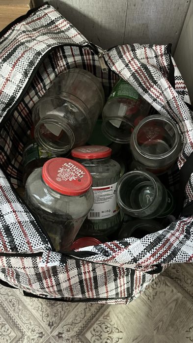Отдам банки стеклянные с крышками