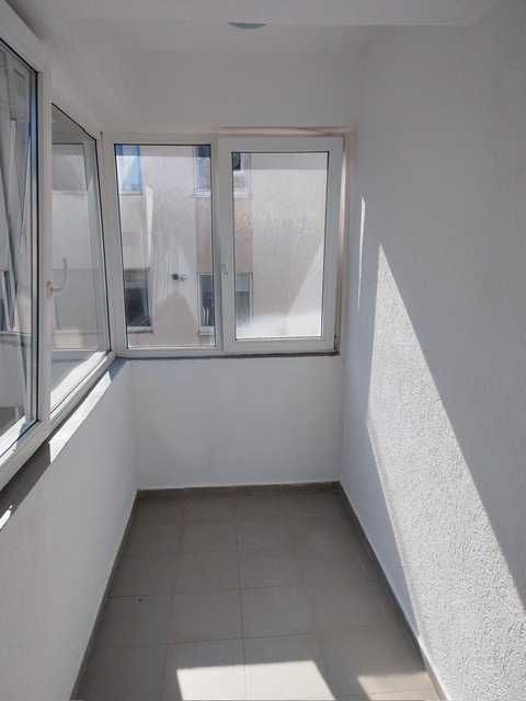 Apartament cu 2 camere, decomandat, disponibil imediat, metrou Berceni