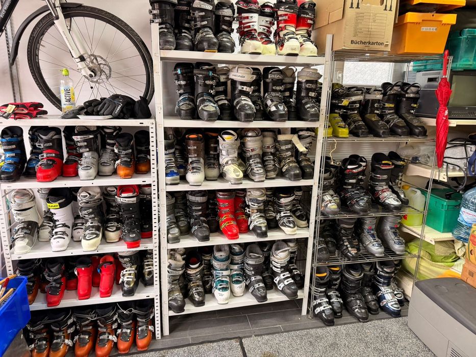 Vand skiuri/ snowboard si clapari inre 80 si 180 cm