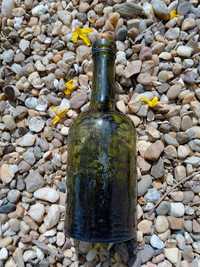 Стара стъклена бутилка 1922