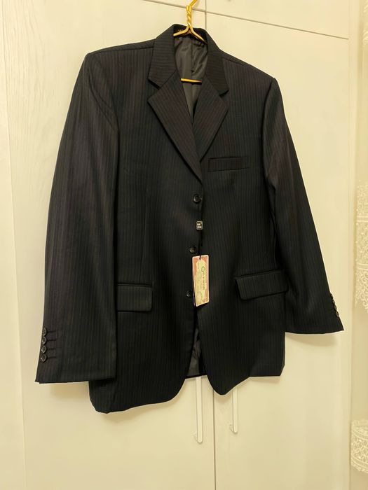 Yangi erkaklar kostyumi