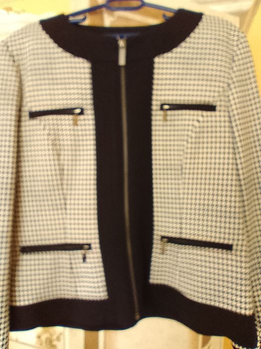 Дамски     костюми