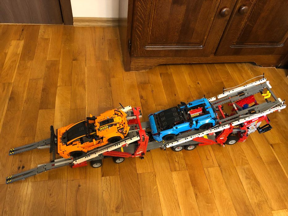 LEGO Technic Автовоз 42098 и LEGO Technic Corvette 42093