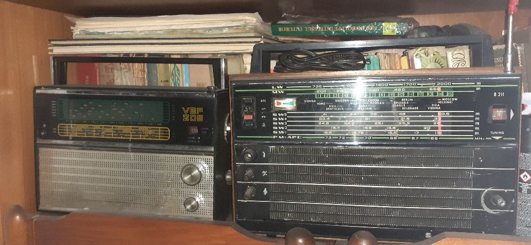 Radiouri vechi de vanzare