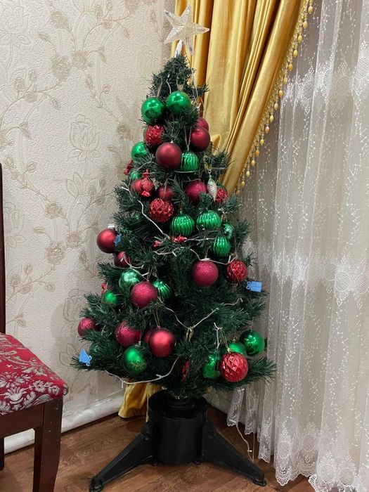 Елка искуственна б/у в хорошем состоянии