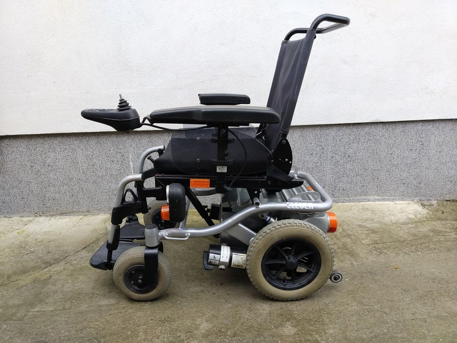 Cărucior scaun electric pentru persoane cu dizabilități