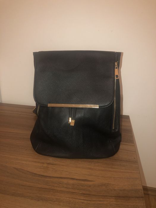 Rucsac negru cu fermoar