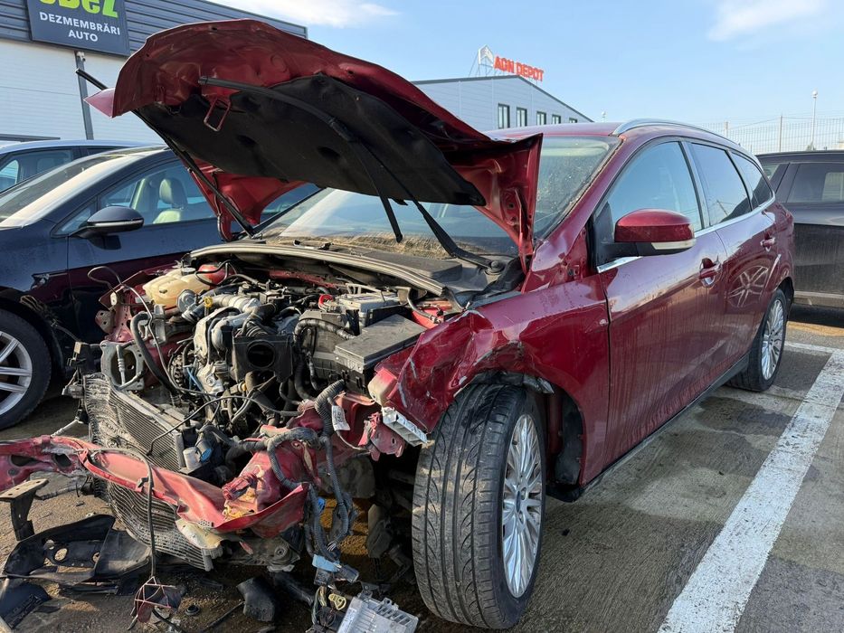 Dezmembrez / Dezmembrari / Piese / Accesorii Ford Focus 3 break rosu 1.6 115 cp T1DB stanga