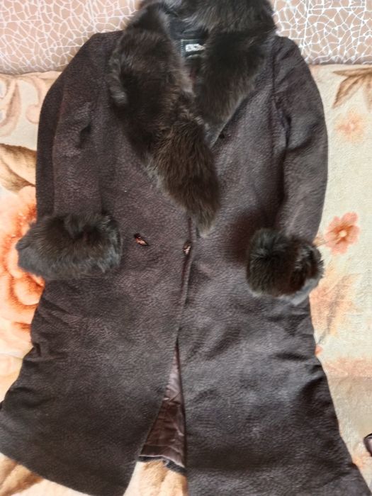 Продам женское пальто  , смехом , в хорошем состояние, с поясом.