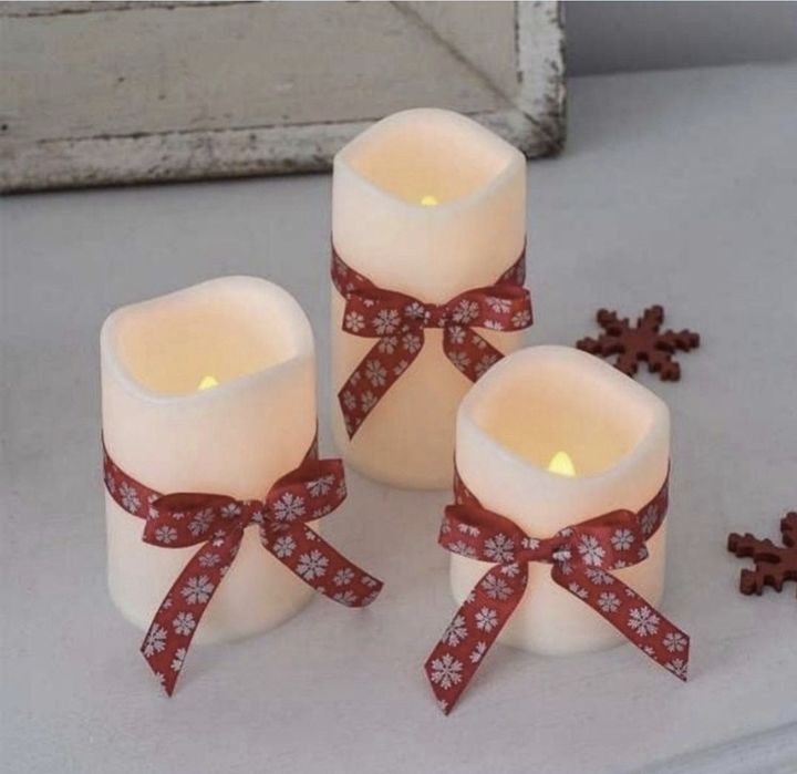Set de 3 lumanari cu baterii cu fundite festive detasabile