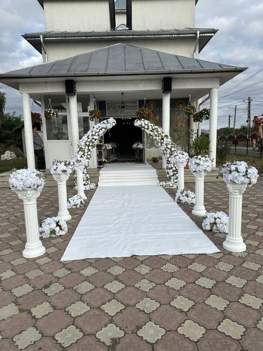 Inchiriez decor floral pentru evenimente, mese, scaune, pavilioane