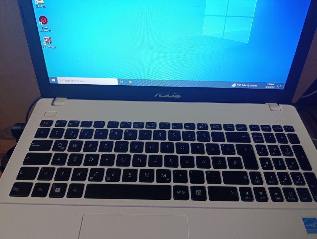 Laptop Asus R512M