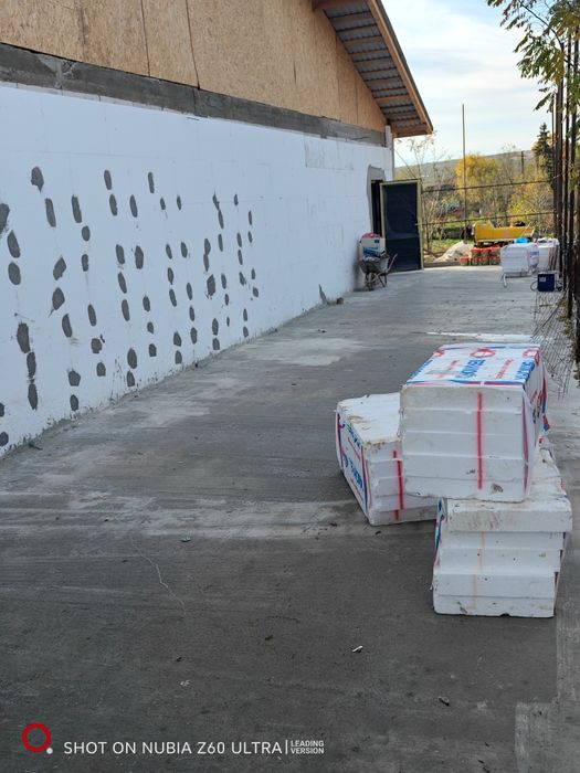 Închiriez spațiu comercial dangeni