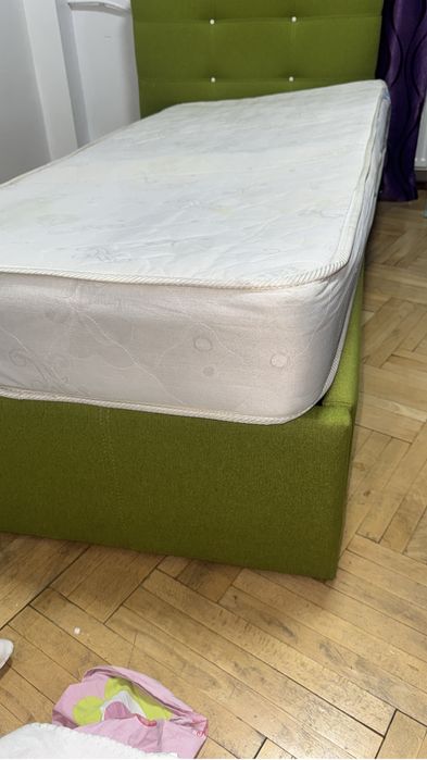 Pat tapitat hamar verde  cu tablie inalta pentru o persoana 100x200 cm