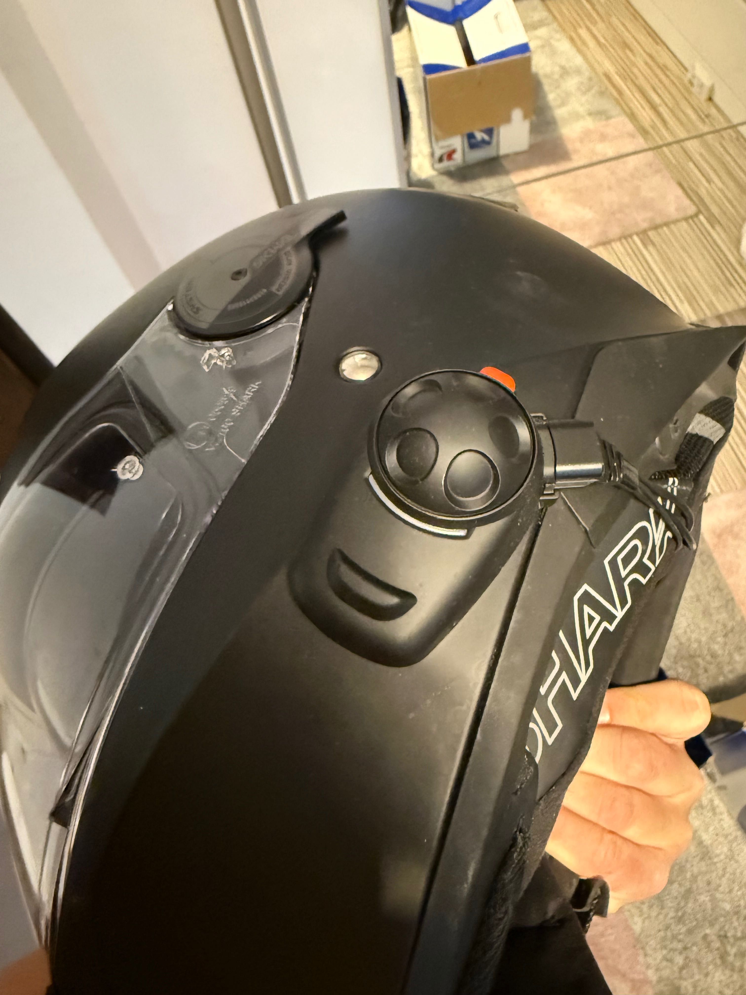 Продавам x3 мото якета, x1 мото панталон, каска shark с телекомуникато