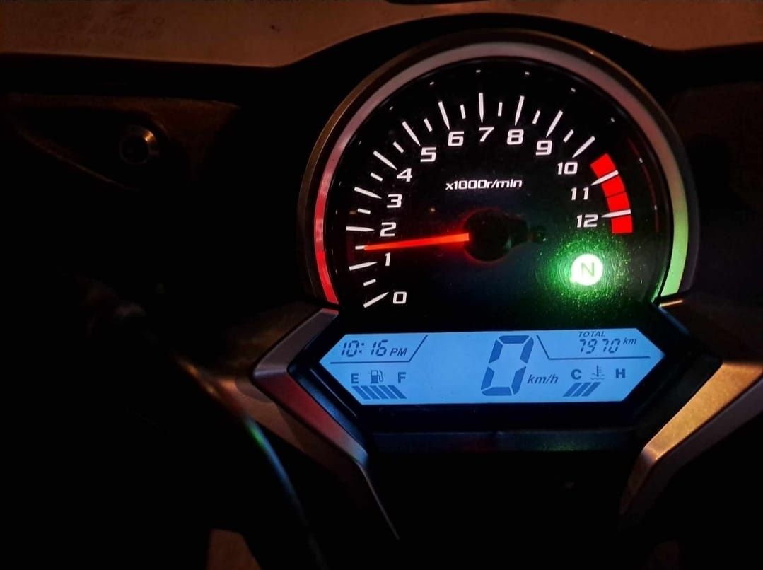 Honda CBR 250, cu ABS,7900 km,inscrisa recent,arata ca NOUA