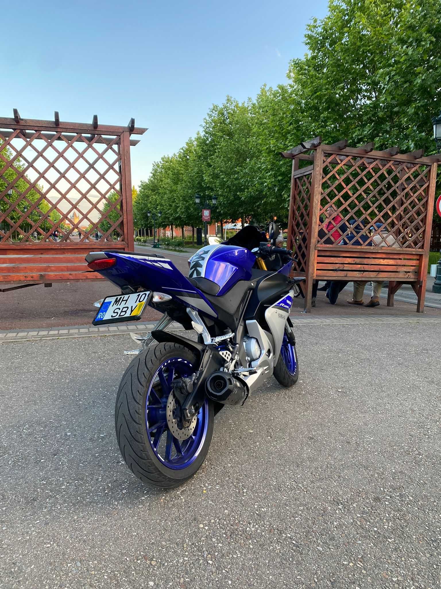 Vând yamaha yzf r125 2016