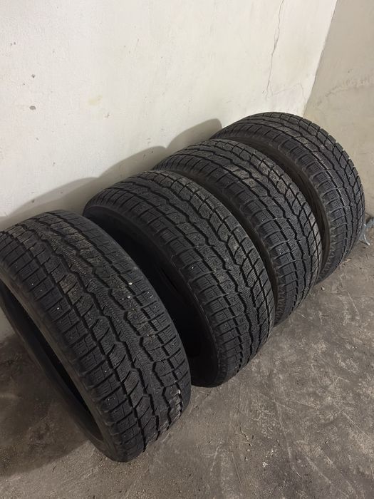 Продам зимние шины TOYO 245/50/20
