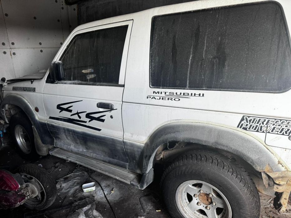 Продам машину Mitsubishi Pajero