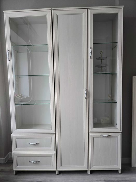 Стенка в молочном цвете размер 2,7 метра