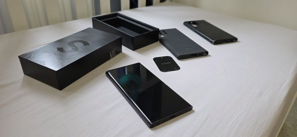 Vând Samsung S22 Ultra 256 GB / 12 GB RAM