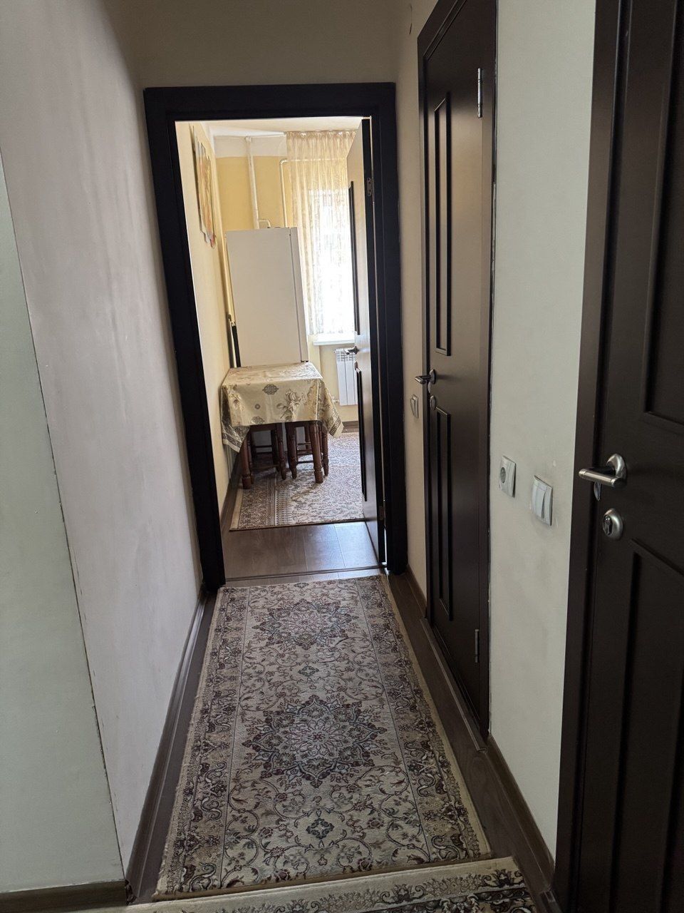 3 хонали квартира 1 киши керак 100$ 4 киши турилади