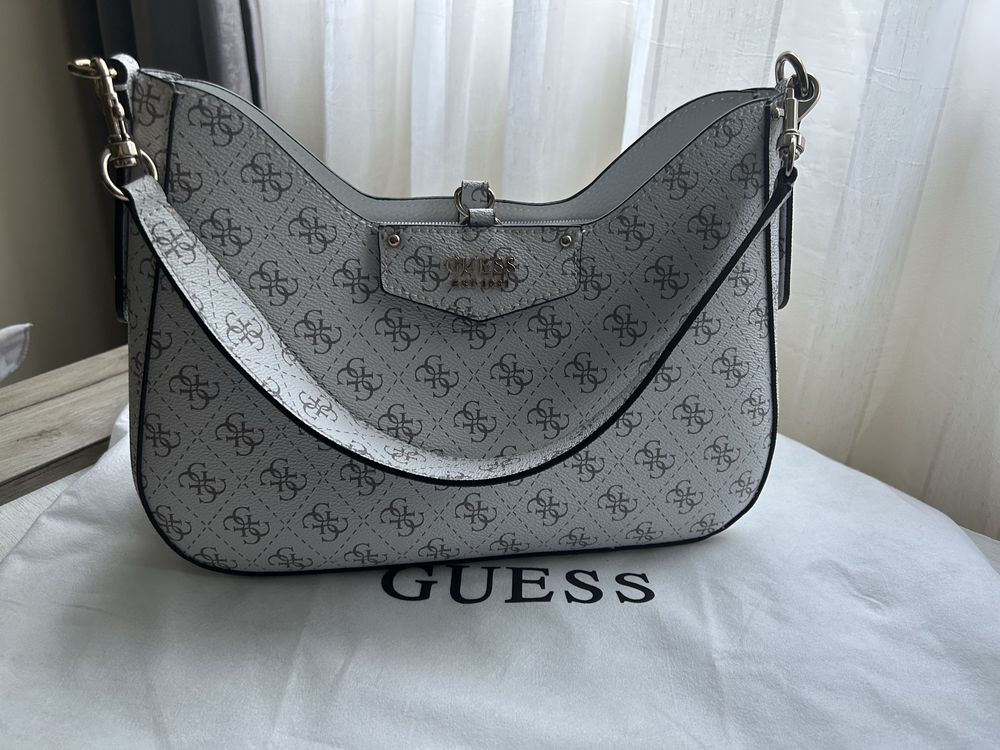 Чанта Guess