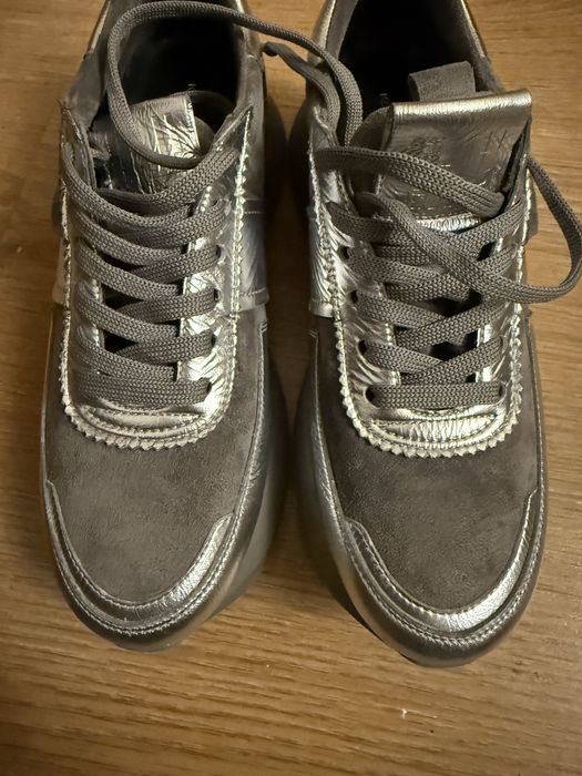 Adidasi noi Kennel & Schmenger