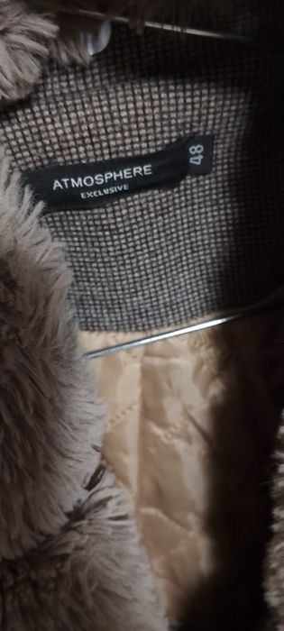 Ayollar paltosi sotiladi