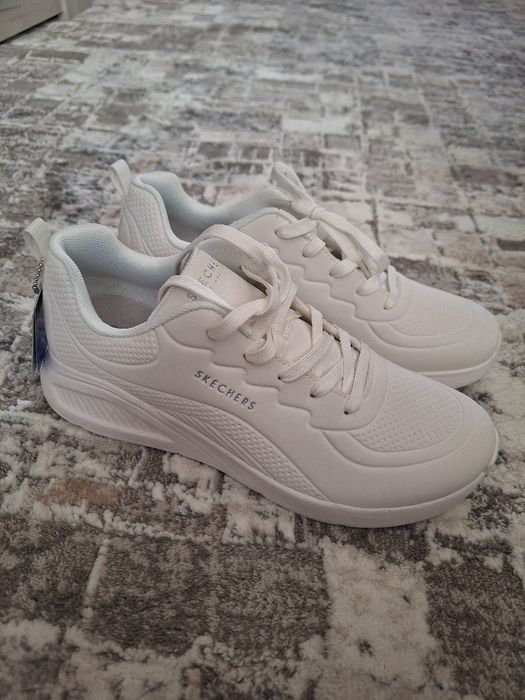 Adidasi Skechers noi 39