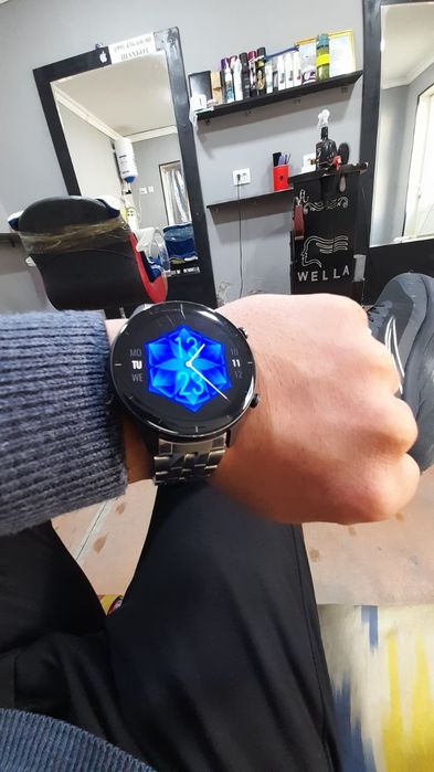 Smartwatch sotiladi