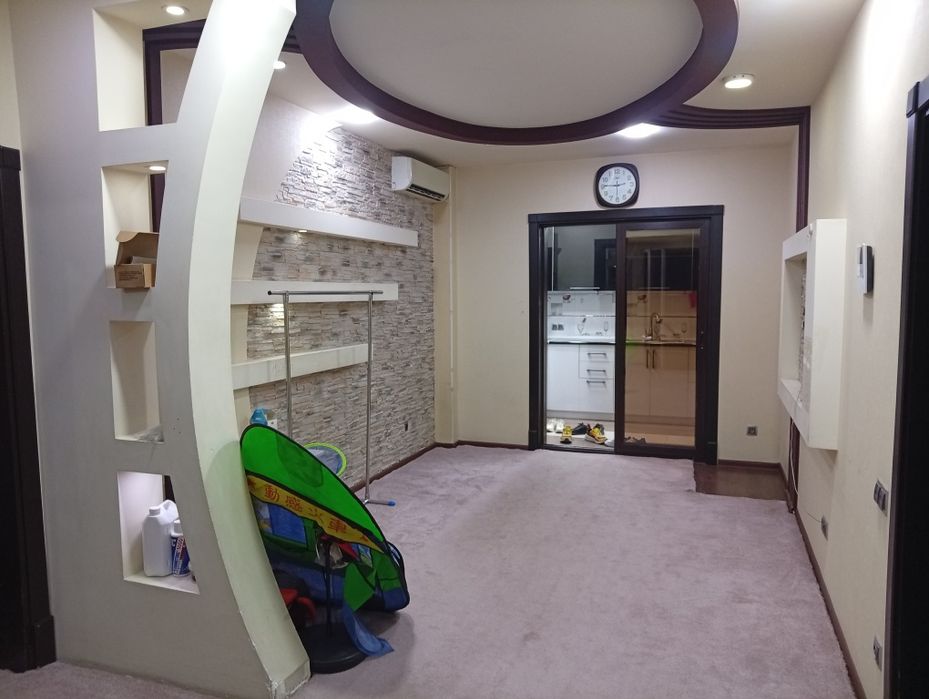 Срочно продаю большую квартиру Можно под нежилое