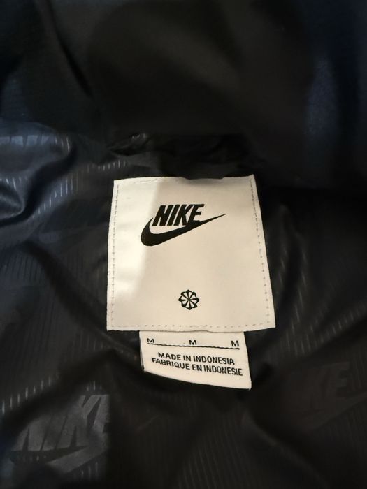 Елек Nike! Чисто нов!