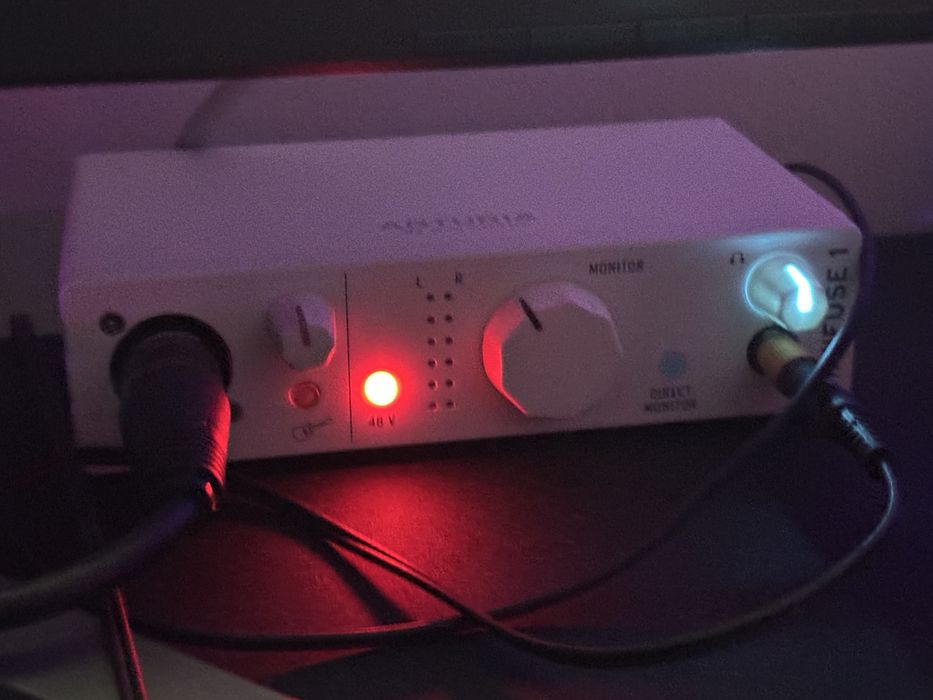 Arturia Minifuse 1 белая