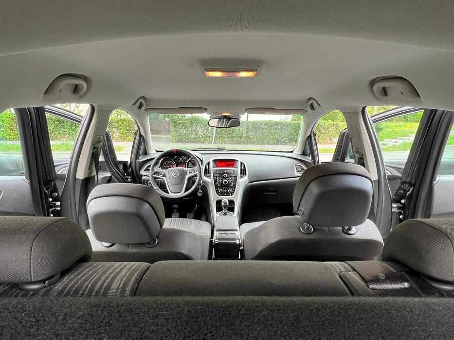 Opel Astra J 2011