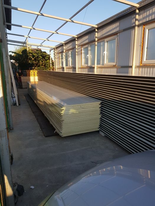 Vand Panouri Sandwich Perete si Acoperis