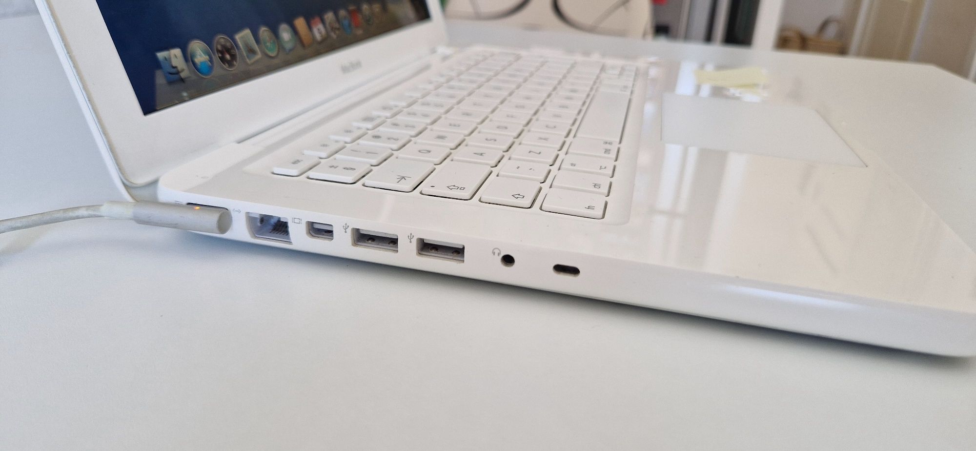 MacBook 13" mid 2010 Snow Leopard 250Gb hdd