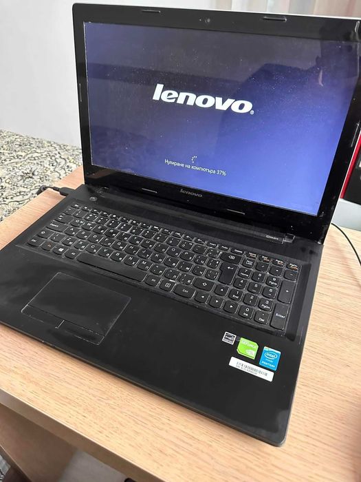 Лаптоп LENOVO G 50-30 , в отл състояние, работещ , с Windows 10