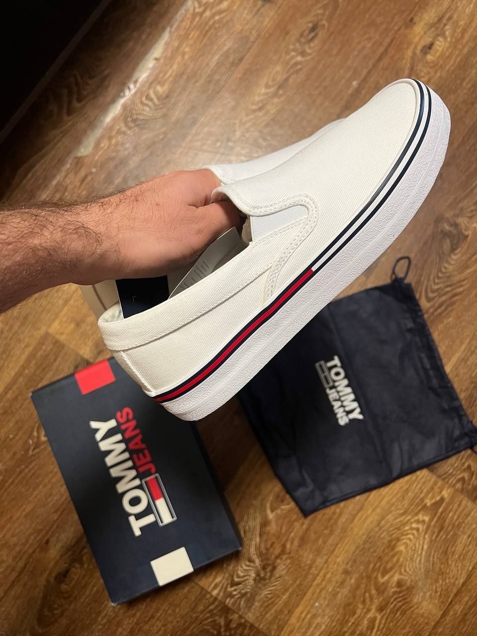 Слипоны от Tommy Hilfiger