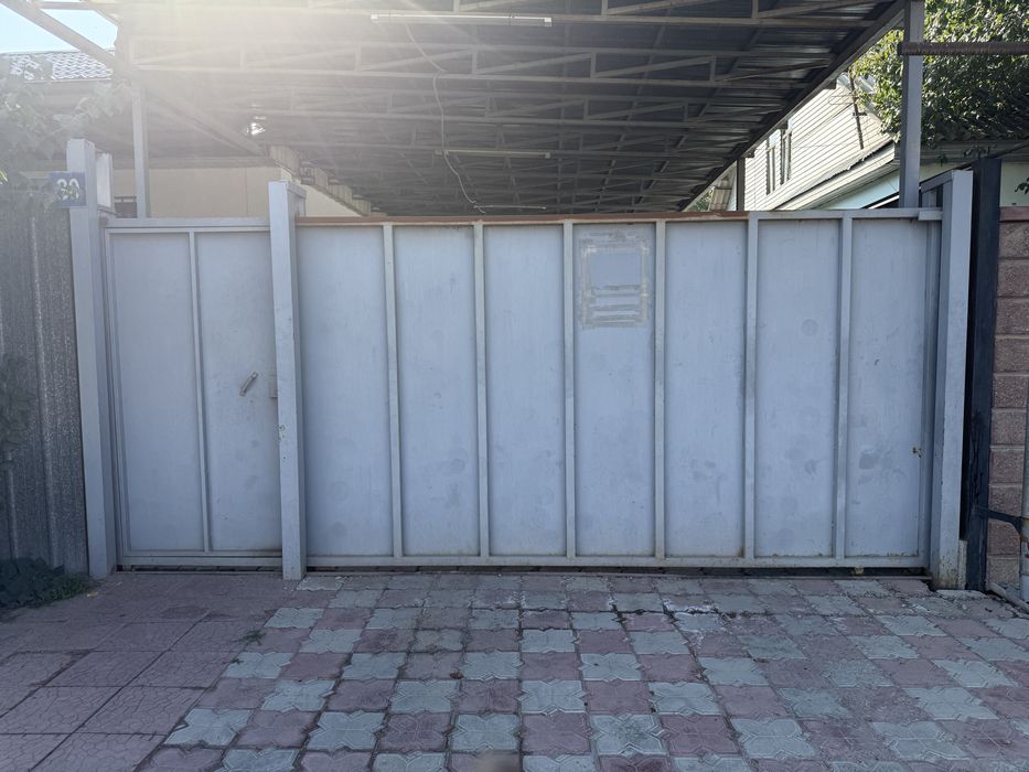 Ворота в частный дом