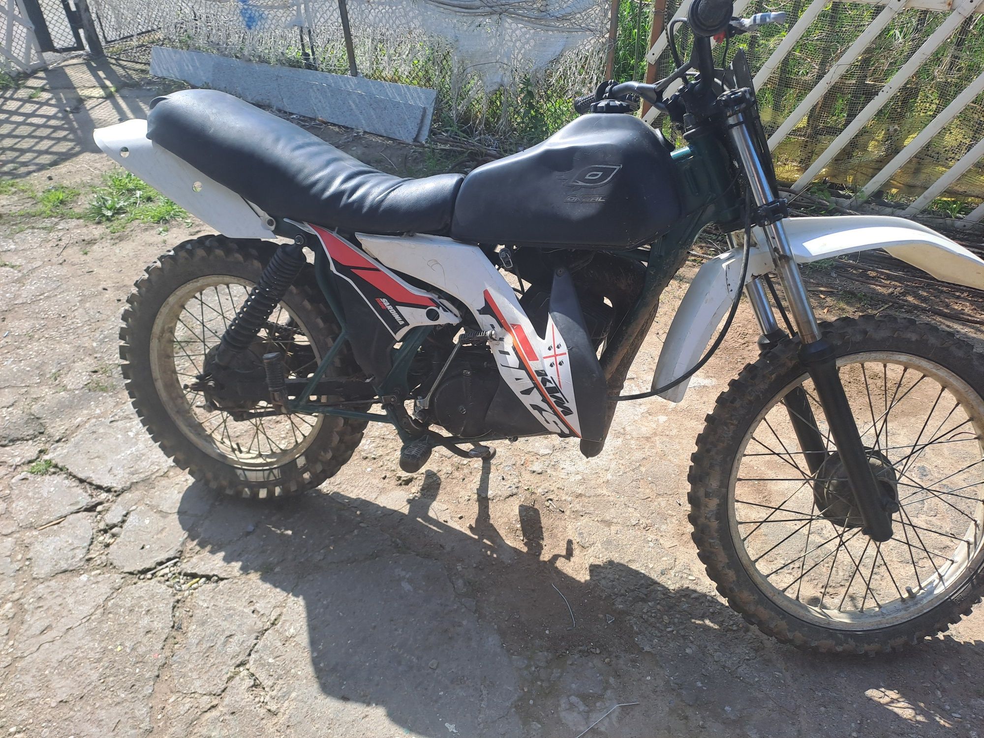 Cross kawasaki 200 cm3.vand sau schimb