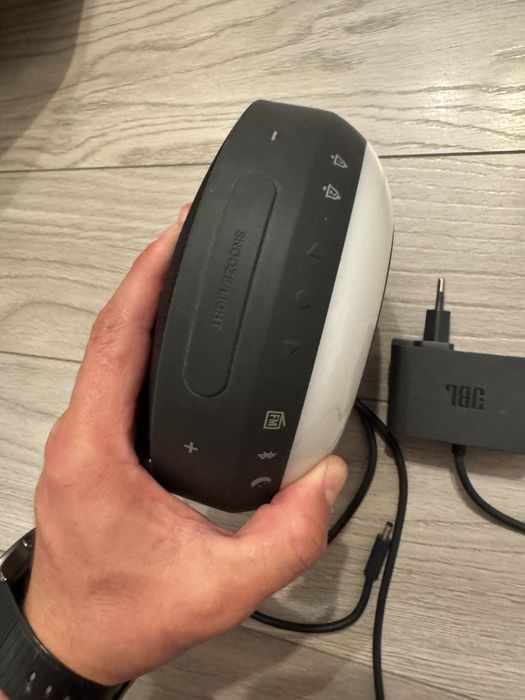 Boxa radio jbl defecta