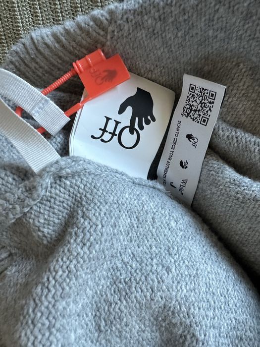 Off-White 100% оригинален пуловер