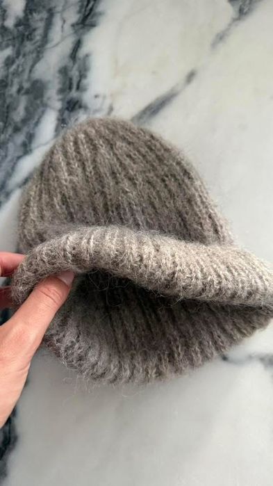 Разкошна топла шапка от вълна и алпака