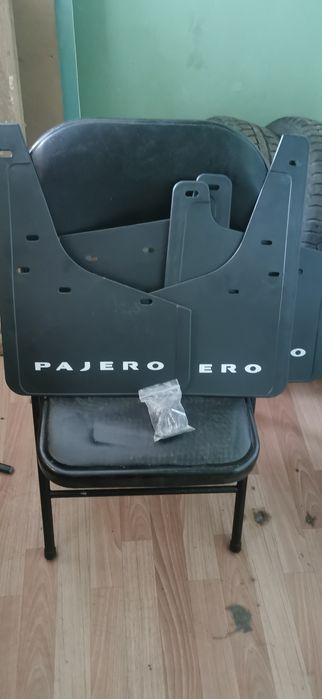 Продам новые брызговики зговики на паджеро 3,4