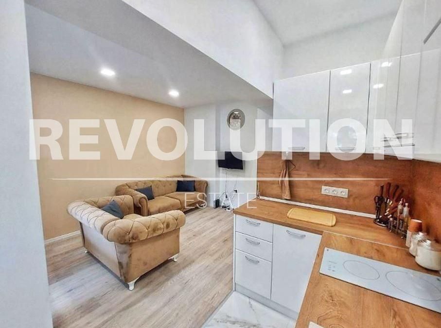 Тристаен апартамент в района на Център!