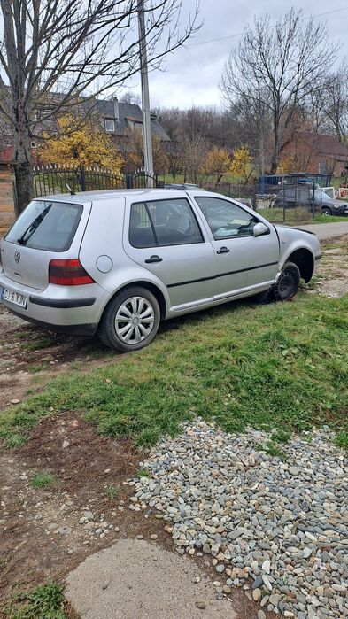 Vand Golf 4 1.4 benzina