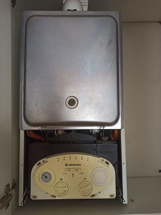 Vând piese sau centrala termică Ariston model 2 BS II 24 FF