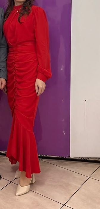 Кызыл көйлек сатылады